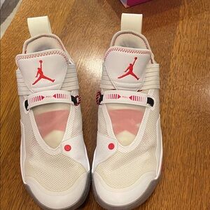 Size 11 - Air Jordan 33 SE Low White Cement